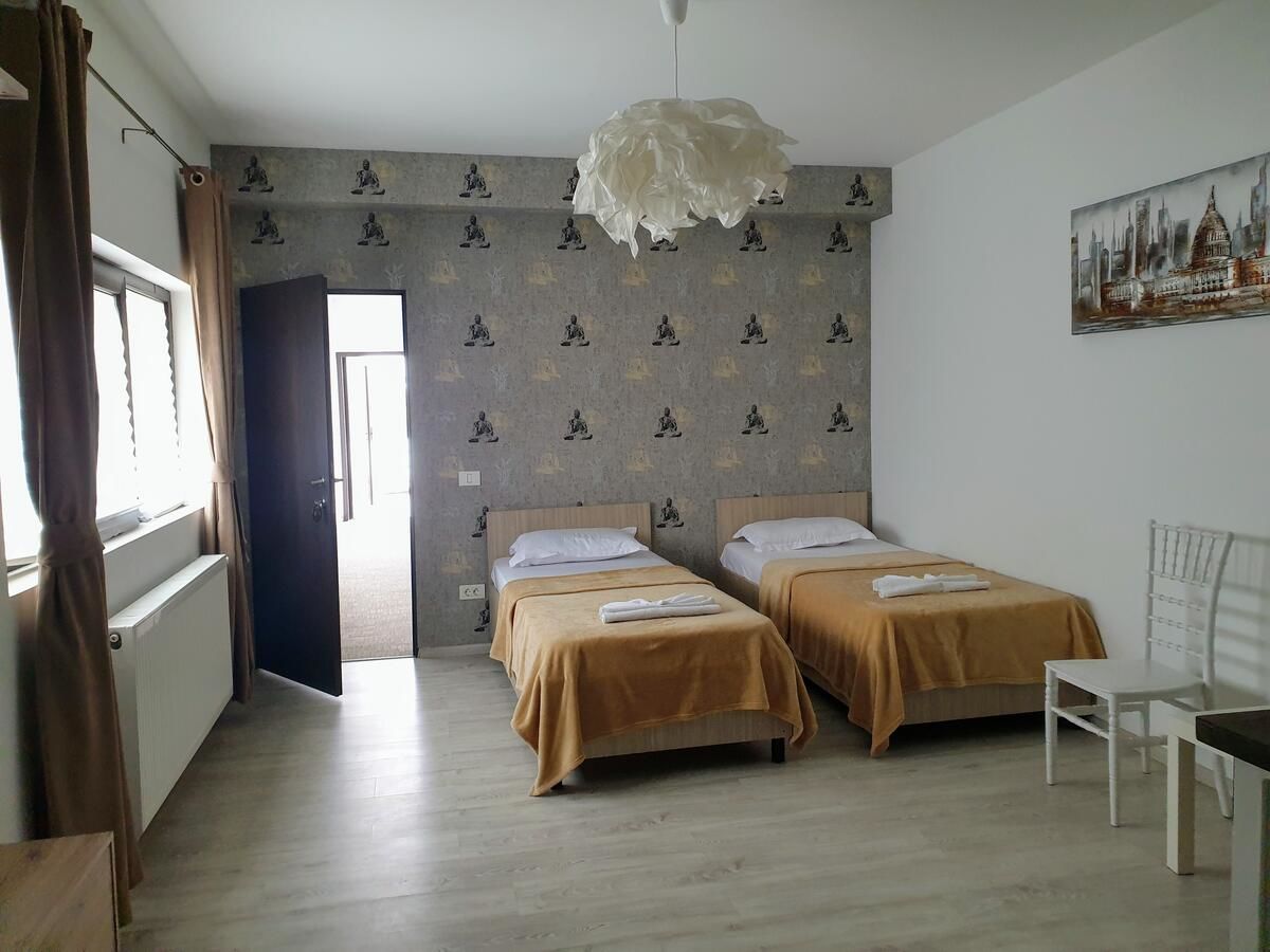 Отель Hotel Queen Бухарест-16