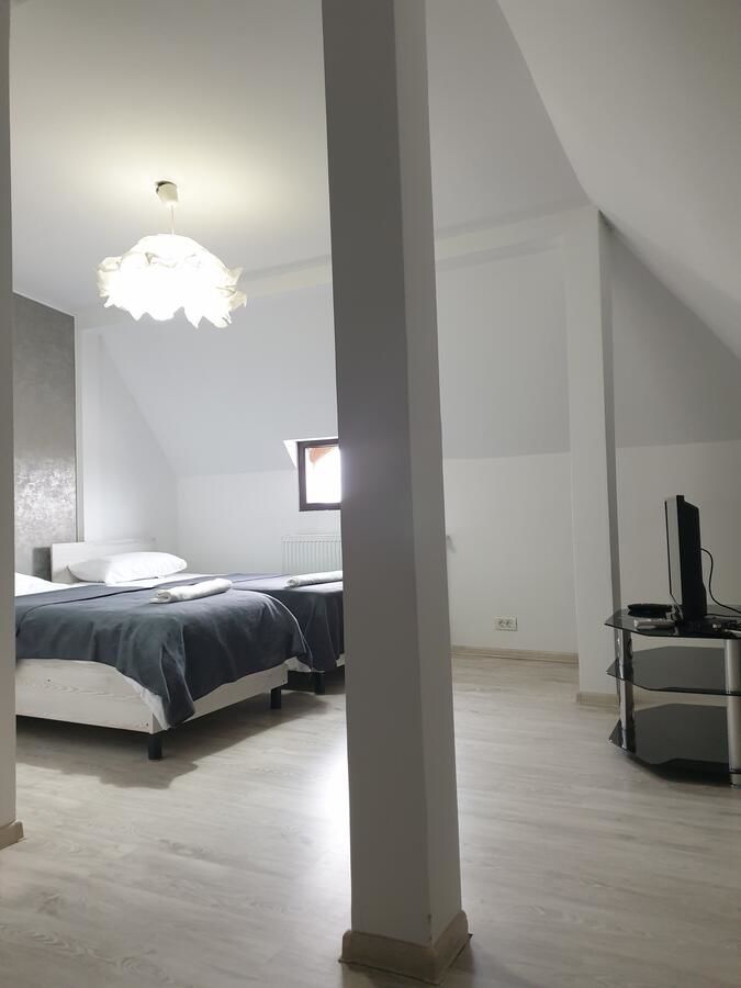 Отель Hotel Queen Бухарест-17