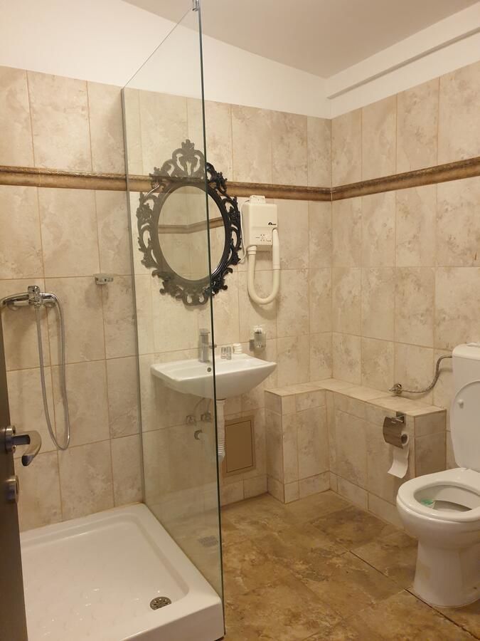 Отель Hotel Queen Бухарест-20