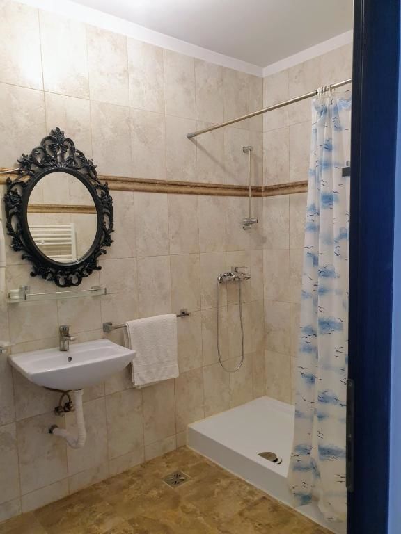 Отель Hotel Queen Бухарест-24