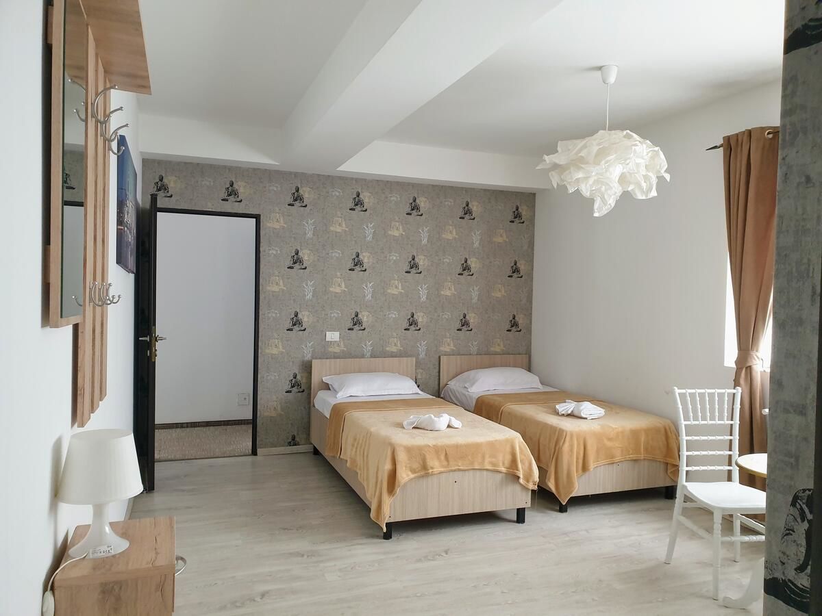 Отель Hotel Queen Бухарест-10