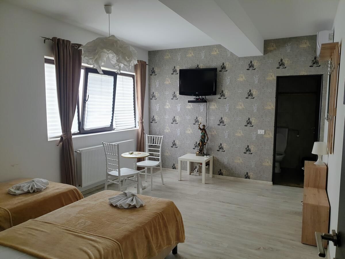 Отель Hotel Queen Бухарест-11