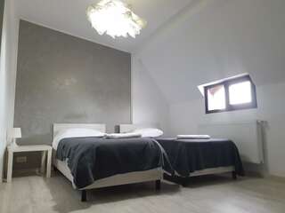 Отель Hotel Queen Бухарест Двухместный номер с 2 отдельными кроватями-10