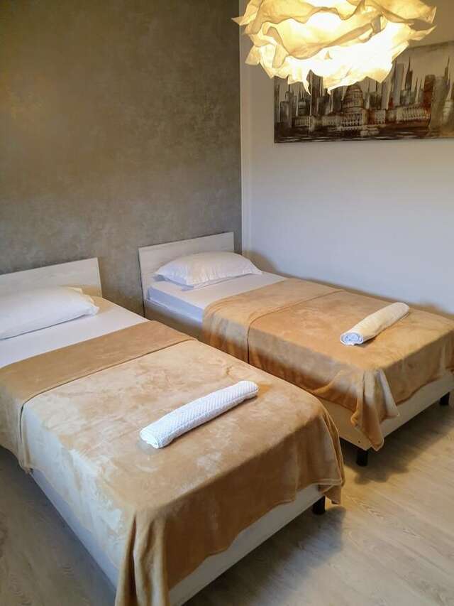 Отель Hotel Queen Бухарест-14