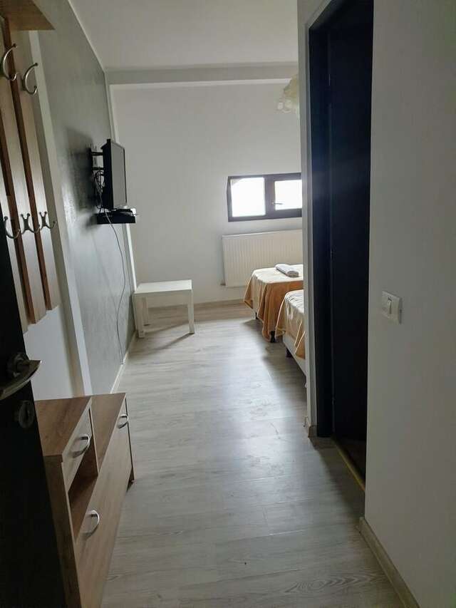 Отель Hotel Queen Бухарест-17