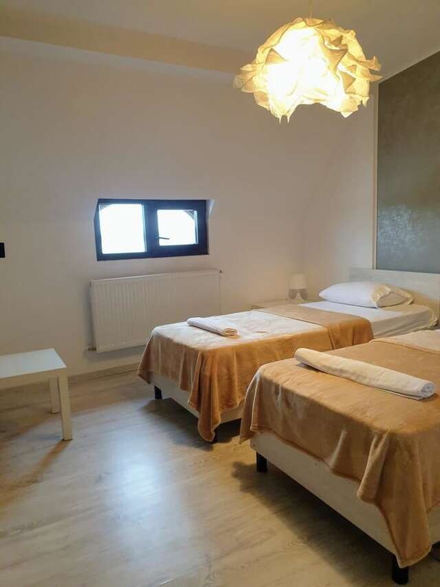 Отель Hotel Queen Бухарест-11